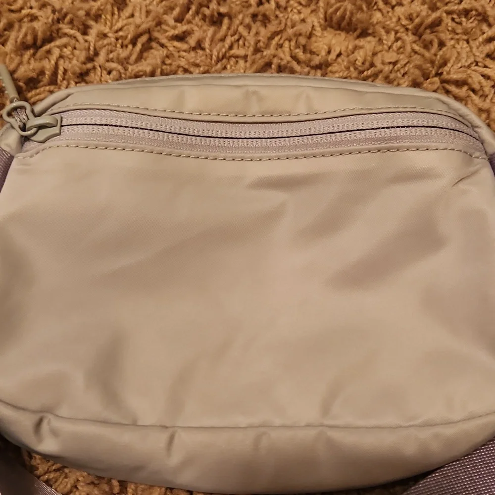 lululemon athletica Light Gray Crossbody Bag - Picture 4 of 12